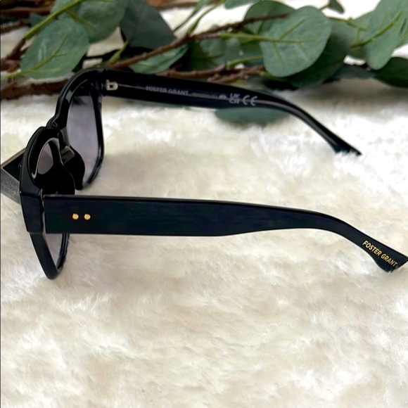 Foster Grant Black Square Oversize  Sunglasses - Picture 5 of 7